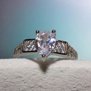 Elegant Silver Teardrop Ring